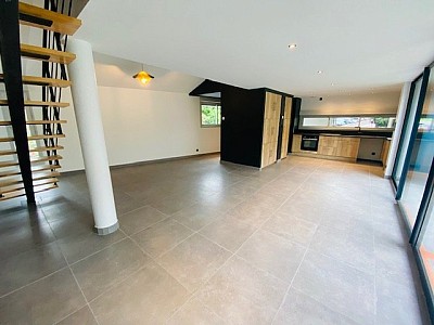 T3 en Duplex ave Terrasse A LOUER - ST ETIENNE ROND POINT/FAURIEL - 105.87 m2 - 990 € charges comprises par mois