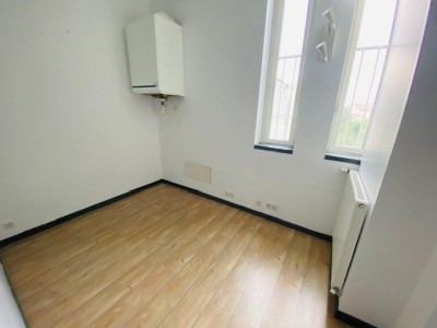 1 chambre et 1 bureau A LOUER - ST ETIENNE SOLAURE/BELLEVUE/LA RIVIERE - 80.37 m2 - 540 € charges comprises par mois