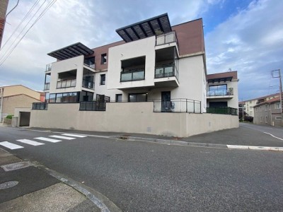 3 Pièces avec Terrasse et Garage A LOUER - ST JUST ST RAMBERT - 67.87 m2 - 841 &euro; charges comprises par mois