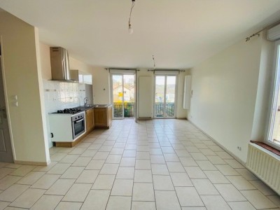 En Duplex A LOUER - ST PRIEST EN JAREZ Centre Lerclerc/Terrasse - 60.83 m2 - 590 € charges comprises par mois