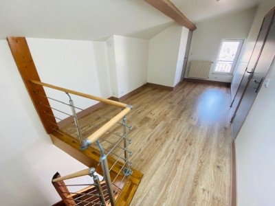 En Duplex A LOUER - ST PRIEST EN JAREZ Centre Lerclerc/Terrasse - 60.83 m2 - 590 € charges comprises par mois