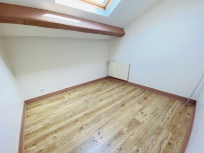 En Duplex A LOUER - ST PRIEST EN JAREZ Centre Lerclerc/Terrasse - 60.83 m2 - 590 € charges comprises par mois