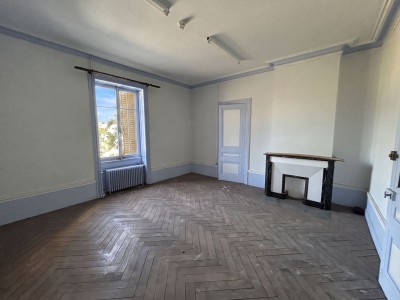 APPARTEMENT T3 A VENDRE - CUZIEU - 139 m2 - 130 000 €