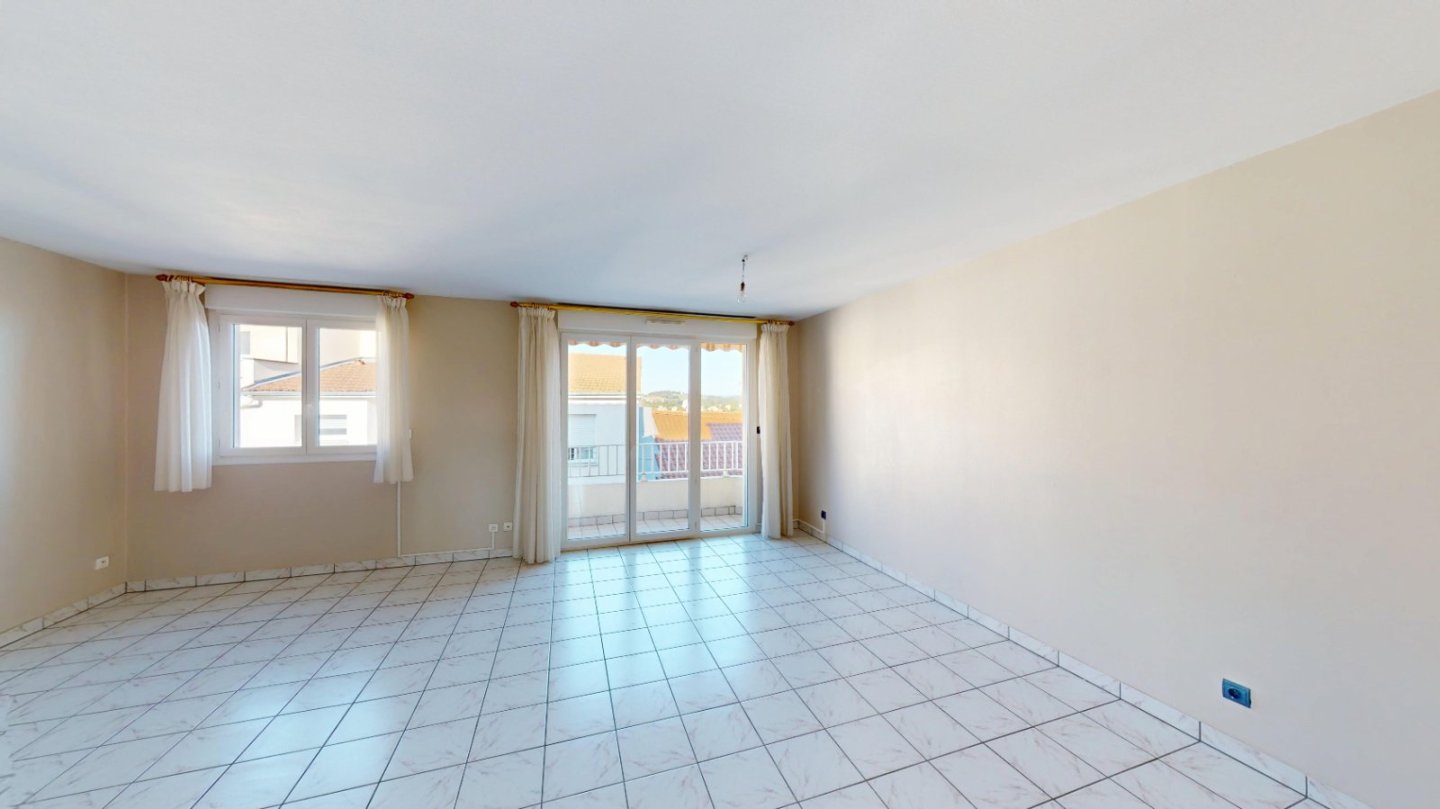 APPARTEMENT T3 - ROCHE LA MOLIERE - 83.24 m2 - VENDU