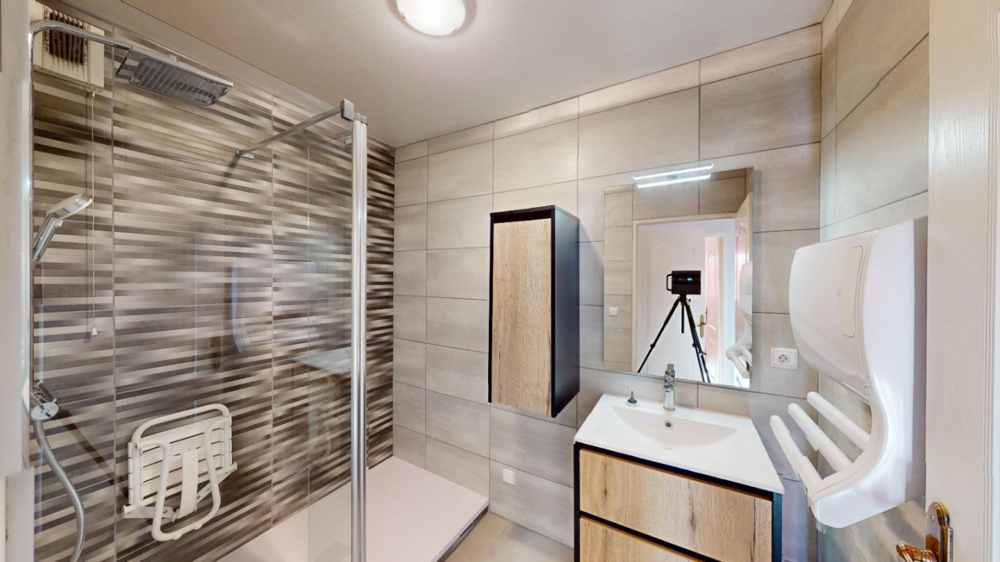 APPARTEMENT T3 - ROCHE LA MOLIERE - 83.24 m2 - VENDU