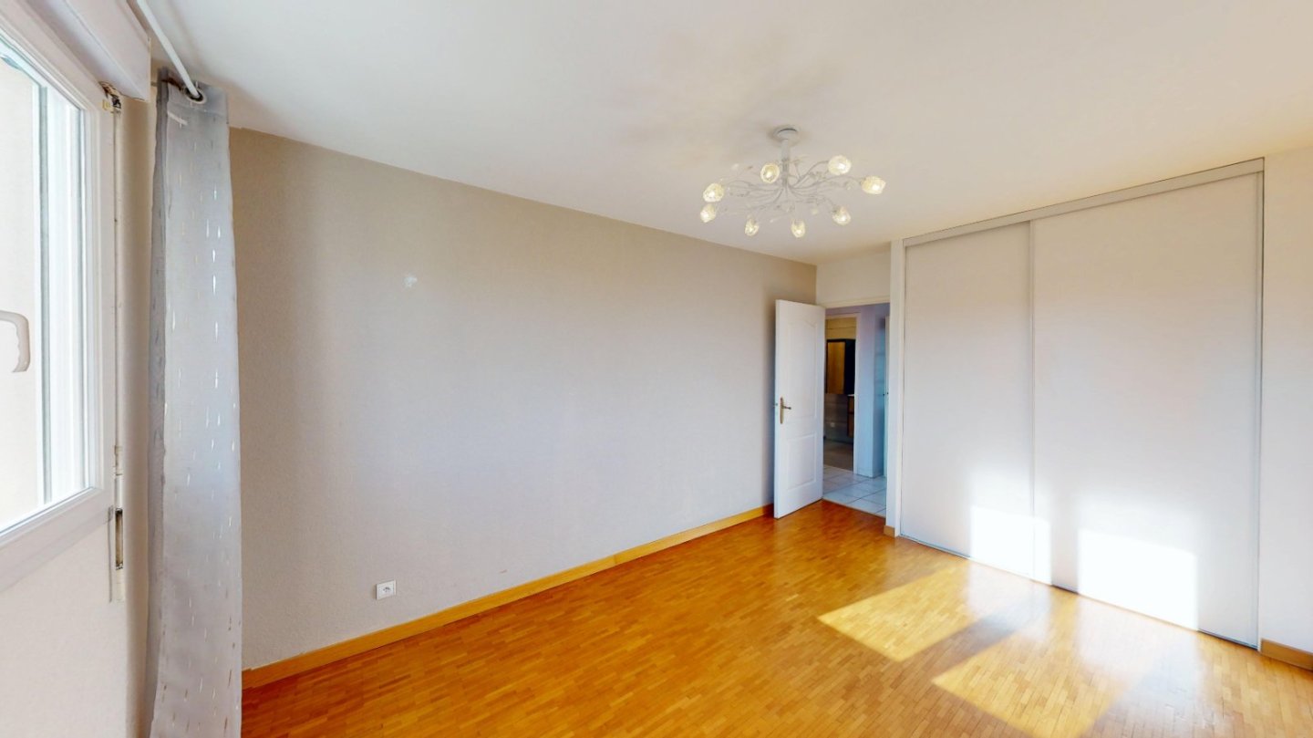 APPARTEMENT T3 - ROCHE LA MOLIERE - 83.24 m2 - VENDU