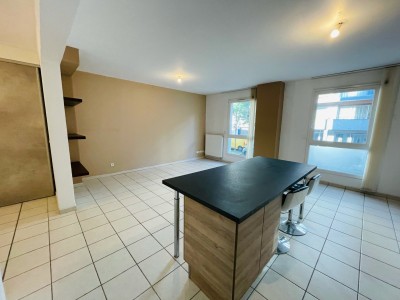 APPARTEMENT T3 A VENDRE - ST ETIENNE BADOUILLERE - 67.33 m2 - 136 000 €
