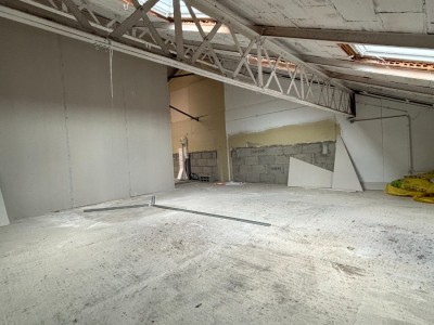 PLATEAU À AMÉNAGER A VENDRE - ST ETIENNE BELLEVUE - 84.78 m2 - 45 000 €