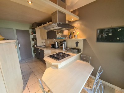 Appartement T3 avec balcons et garage - ST ETIENNE BERGSON - 81.23 m2 - 118000€