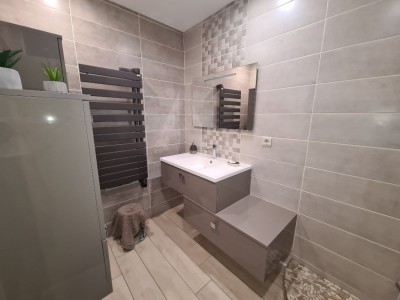 Appartement T3 avec balcons et garage - ST ETIENNE BERGSON - 81.23 m2 - 118000€