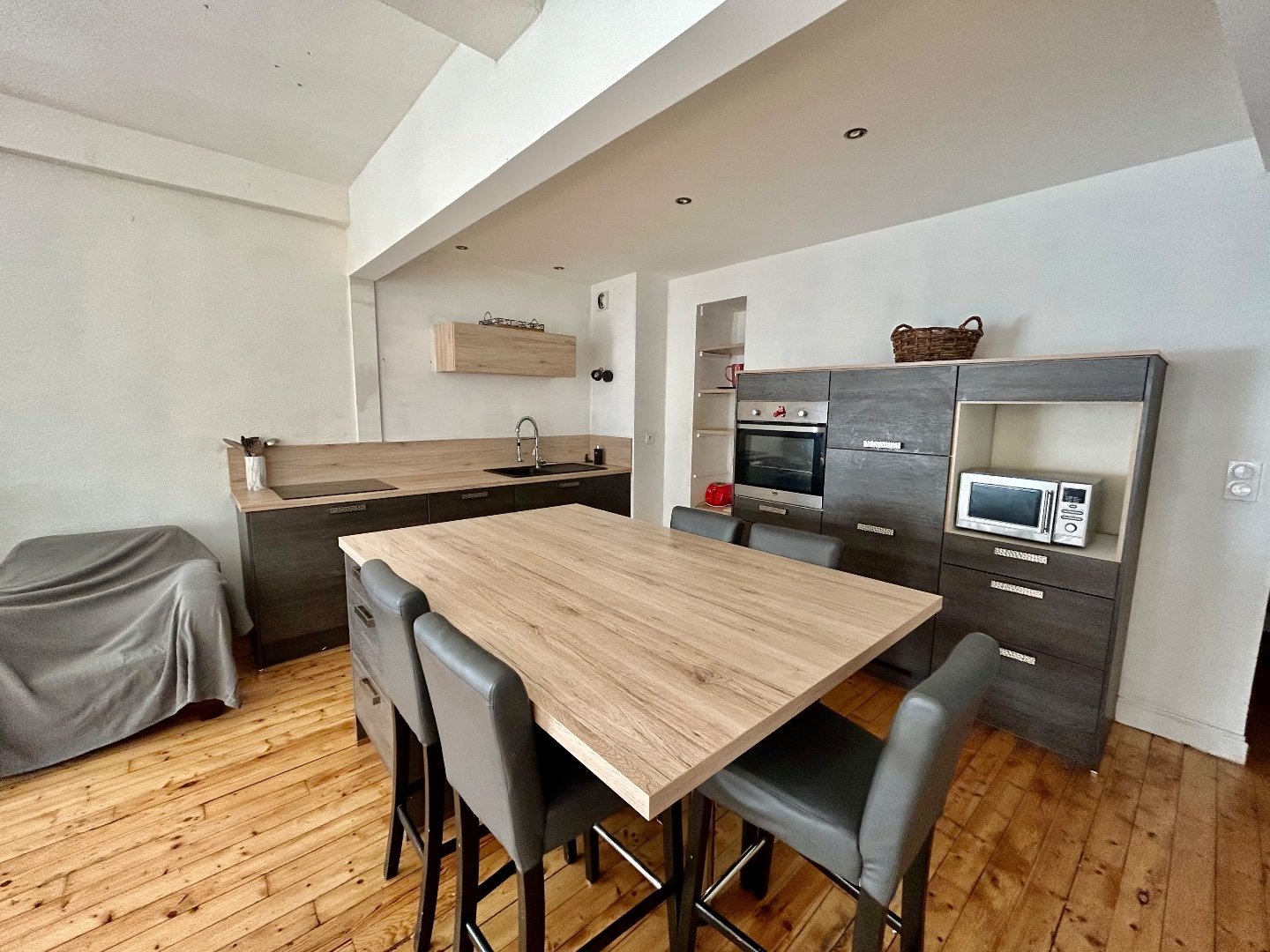 APPARTEMENT T3 - ST ETIENNE CENTRE VILLE - 73.75 m2 - 99 000 &euro;
