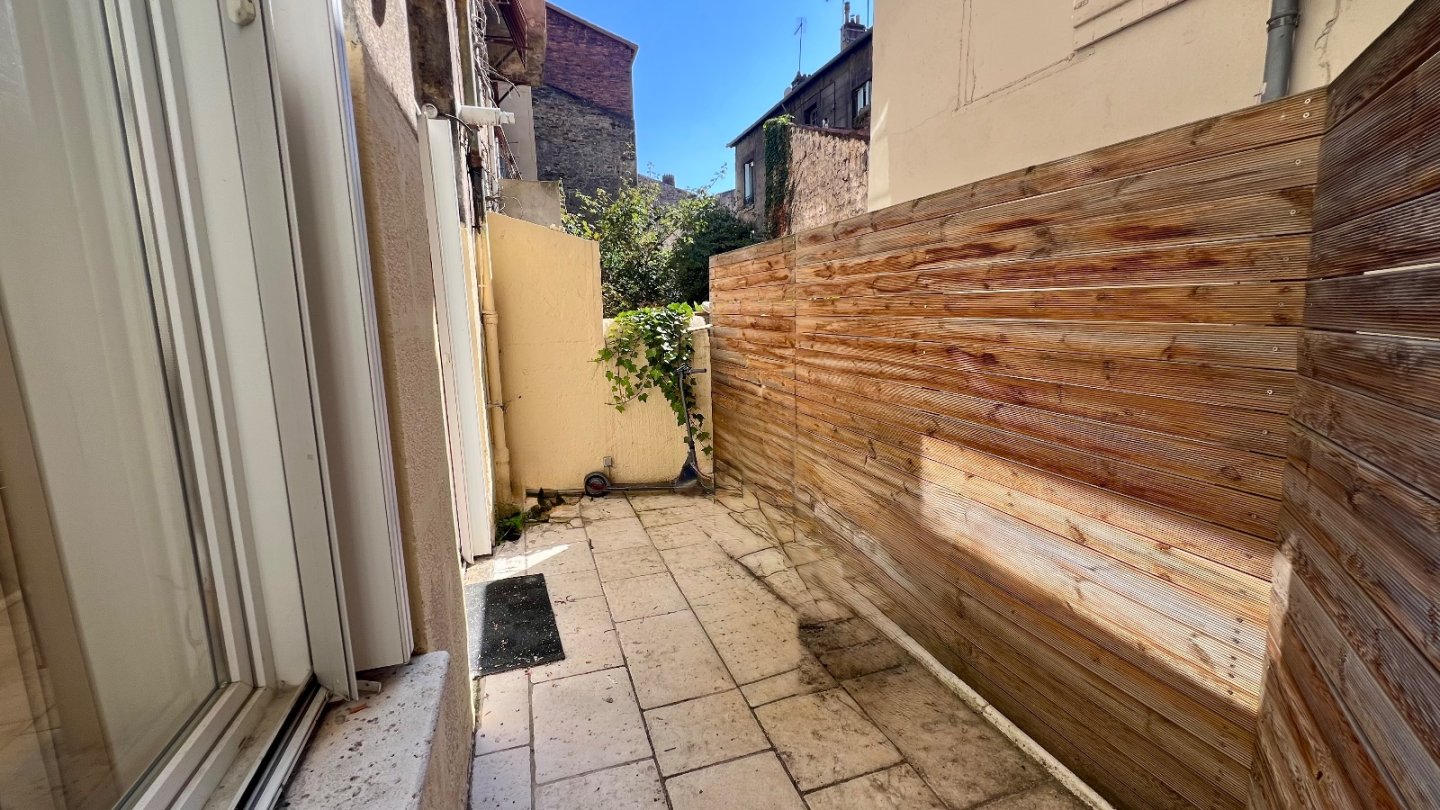 F3 centre ville  66 m2 plus terrasse - ST ETIENNE Centre ville - 65.97 m2 - VENDU