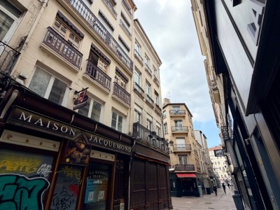 2 studios dans un seul lot de 62,82 m2 habitable A VENDRE - ST ETIENNE CENTRE VILLE - 62.82 m2 - 100 000 €