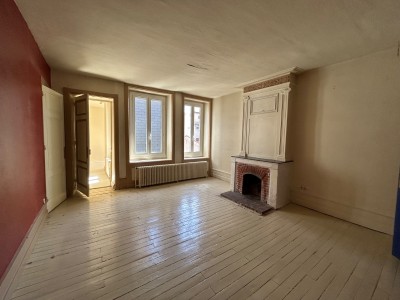 APPARTEMENT T3 A VENDRE - ST ETIENNE CENTRE VILLE - 100 m2 - 75 000 €