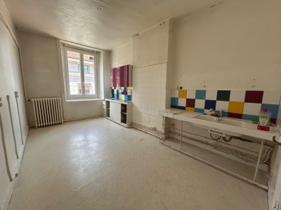 APPARTEMENT T3 A VENDRE - ST ETIENNE CENTRE VILLE - 100 m2 - 75 000 €