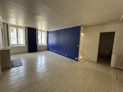 APPARTEMENT T3 A VENDRE - ST ETIENNE CENTRE VILLE - 100 m2 - 75 000 €