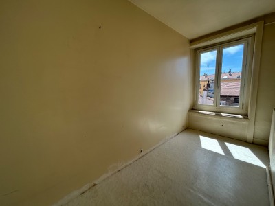 APPARTEMENT T3 A VENDRE - ST ETIENNE CENTRE VILLE - 100 m2 - 75 000 €
