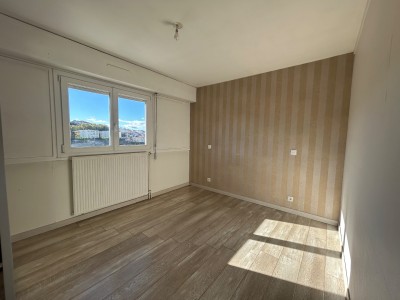APPARTEMENT T3 A VENDRE - ST ETIENNE CHATEAUCREUX - 64 m2 - 105 000 €