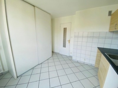 APPARTEMENT T3 - ST ETIENNE FAURIEL - 69.37 m2 - 126000€