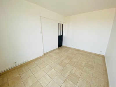 APPARTEMENT T3 - ST ETIENNE FAURIEL - 69.37 m2 - 126000€
