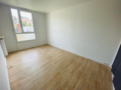 APPARTEMENT T3 - ST ETIENNE FAURIEL - 69.37 m2 - 126000€