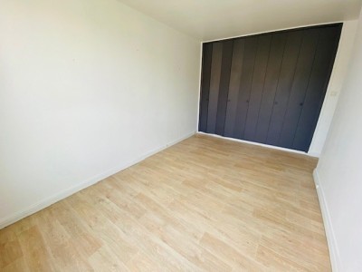 APPARTEMENT T3 - ST ETIENNE FAURIEL - 69.37 m2 - 126000€
