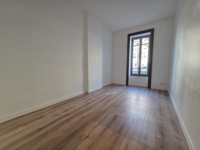 APPARTEMENT T3 A VENDRE - ST ETIENNE FAURIEL - 69.07 m2 - 120 000 €