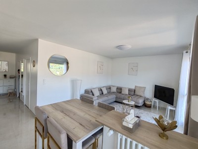 APPARTEMENT T3 A VENDRE - ST ETIENNE TERRENOIRE - 71.11 m2 - 159000€