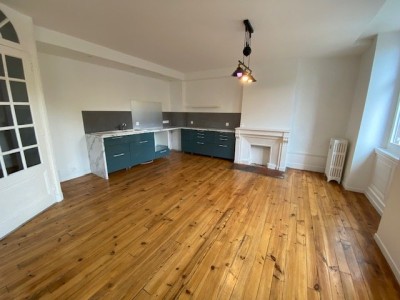 4 pices - ST ETIENNE BADOUILLERE - 92.9 m2 - LOUÉ