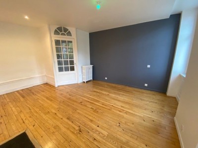 4 pices - ST ETIENNE BADOUILLERE - 92.9 m2 - LOUÉ