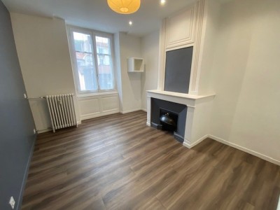 4 pices - ST ETIENNE BADOUILLERE - 92.9 m2 - LOUÉ