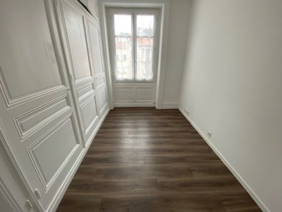 4 pices - ST ETIENNE BADOUILLERE - 92.9 m2 - LOUÉ