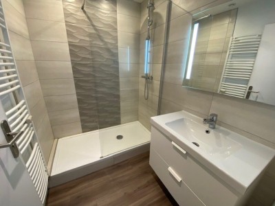 4 pices - ST ETIENNE BADOUILLERE - 92.9 m2 - LOUÉ