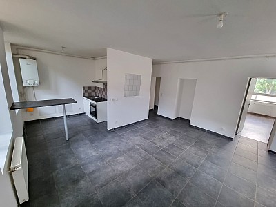 APPARTEMENT T4 A LOUER - ST ETIENNE BAS FAURIEL/PLACE ST ROCH - 70.15 m2 - 600 &euro; charges comprises par mois