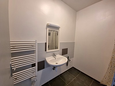 APPARTEMENT T4 A LOUER - ST ETIENNE BAS FAURIEL/PLACE ST ROCH - 70.15 m2 - 600 &euro; charges comprises par mois