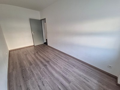 APPARTEMENT T4 A LOUER - ST ETIENNE BAS FAURIEL/PLACE ST ROCH - 70.15 m2 - 600 &euro; charges comprises par mois