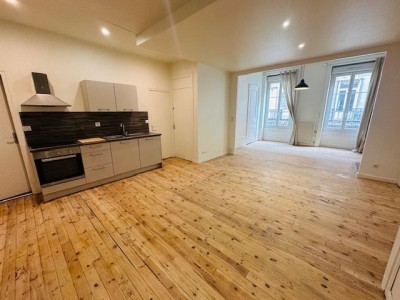 APPARTEMENT T4 - ST ETIENNE CENTRE VILLE - 94.64 m2 - LOUÉ