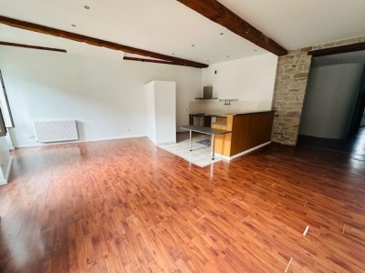 APPARTEMENT T4 A LOUER - ST ETIENNE DES HALLES / LES URSULES - 105.64 m2 - 905€ charges comprises par mois