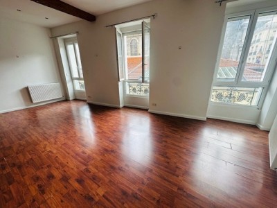 APPARTEMENT T4 A LOUER - ST ETIENNE DES HALLES / LES URSULES - 105.64 m2 - 905€ charges comprises par mois