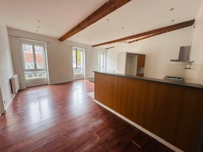 APPARTEMENT T4 A LOUER - ST ETIENNE DES HALLES / LES URSULES - 105.64 m2 - 905€ charges comprises par mois