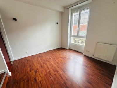 APPARTEMENT T4 A LOUER - ST ETIENNE DES HALLES / LES URSULES - 105.64 m2 - 905€ charges comprises par mois