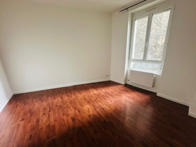 APPARTEMENT T4 A LOUER - ST ETIENNE DES HALLES / LES URSULES - 105.64 m2 - 905€ charges comprises par mois