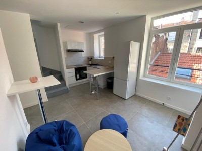 Duplex A LOUER - ST ETIENNE Place Peuple/Grenette - 42.49 m2 - 604 € charges comprises par mois