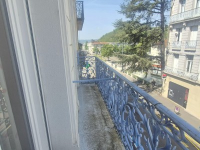 APPARTEMENT T4 A VENDRE - LE CHAMBON FEUGEROLLES - 117 m2 - 69 900 &euro;