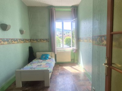 APPARTEMENT T4 A VENDRE - LE CHAMBON FEUGEROLLES - 117 m2 - 69 900 &euro;