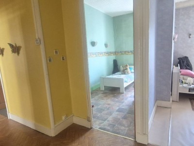 APPARTEMENT T4 A VENDRE - LE CHAMBON FEUGEROLLES - 117 m2 - 69 900 &euro;
