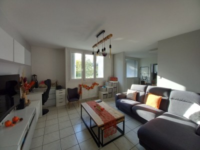 APPARTEMENT T4 AVEC TERRASSE A VENDRE - RIVE DE GIER - 79.31 m2 - 120 000 €