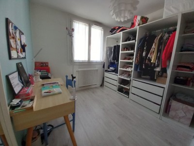 APPARTEMENT T4 AVEC TERRASSE A VENDRE - RIVE DE GIER - 79.31 m2 - 120 000 €