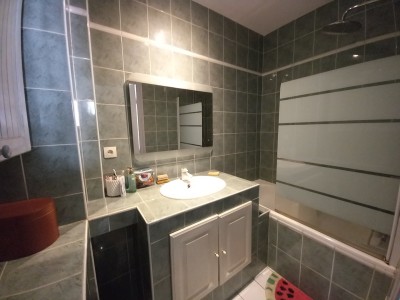 APPARTEMENT T4 AVEC TERRASSE A VENDRE - RIVE DE GIER - 79.31 m2 - 120 000 €