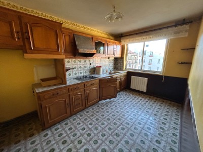 APPARTEMENT T4 A VENDRE - ST ETIENNE BADOUILLERE - 92 m2 - 130 000 €